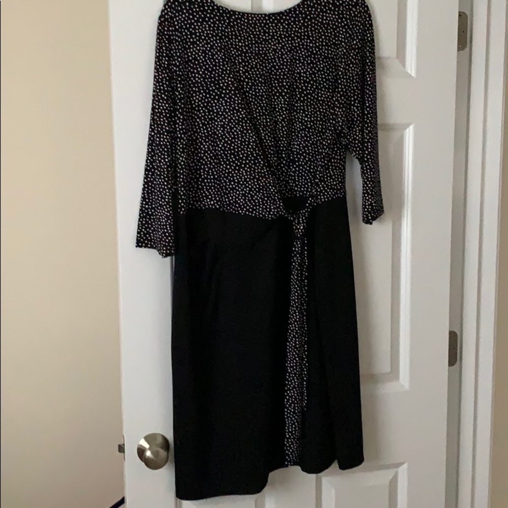 Casual or formal!! It’s up to you! Black/white